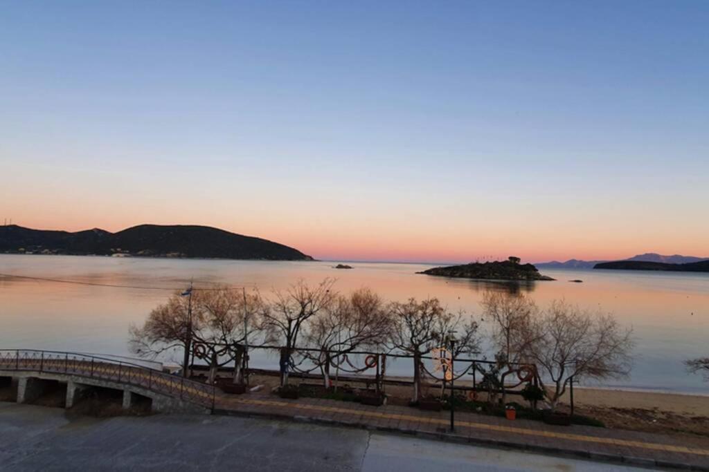 Appartement Θέα Μπροστά Στη Θάλασσα à Néa Péramos Extérieur photo